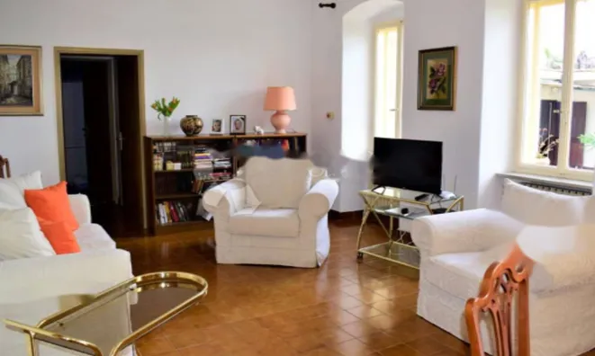 Недвижимость Трехкомнатная квартира, центр: 2