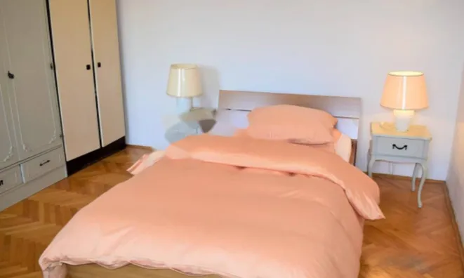 Недвижимость Трехкомнатная квартира, центр: 6