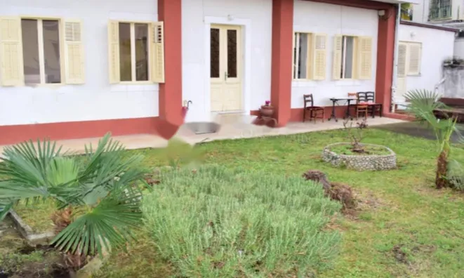 Недвижимость Трехкомнатная квартира, центр: 12