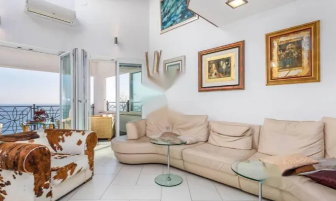 Недвижимость Многоквартирный дом Пунта: 12