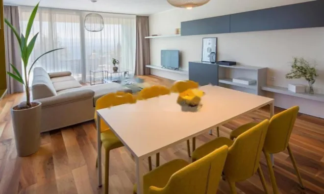 Недвижимость Трехкомнатная квартира Центр: 3