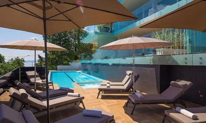 Недвижимость Трехкомнатная квартира Центр: 8