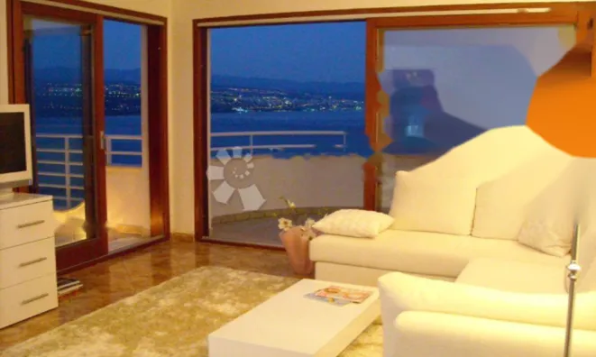 Недвижимость Второй этаж, Центр, Опатия: 6