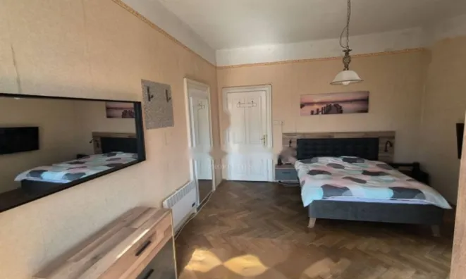 Недвижимость Трехкомнатная квартира, Центр: 5