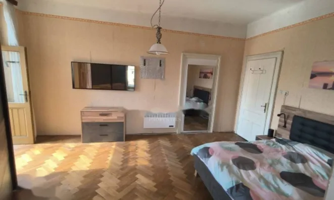 Недвижимость Трехкомнатная квартира, Центр: 7