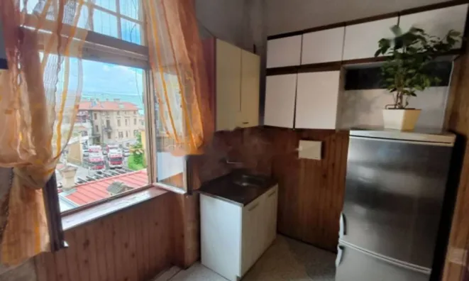 Недвижимость Трехкомнатная квартира, Центр: 9