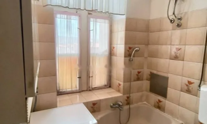 Недвижимость Трехкомнатная квартира, Центр: 21