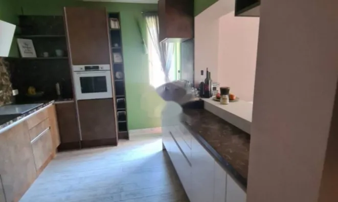 Недвижимость Четырехкомнатная квартира Центр: 11