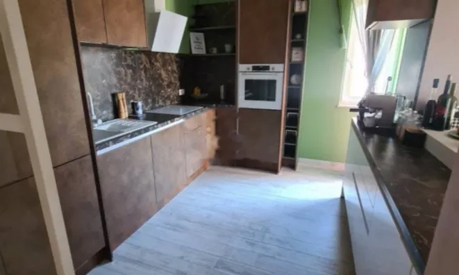 Недвижимость Четырехкомнатная квартира Центр: 12