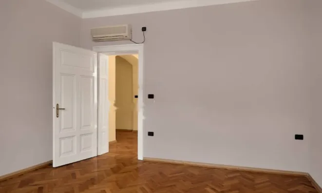 Недвижимость Квартира Второй Этаж, Центр: 9