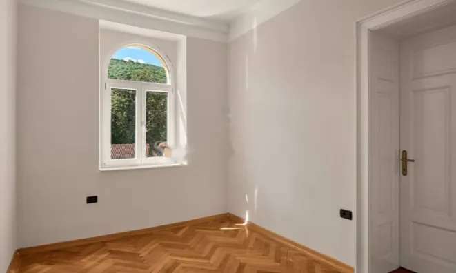 Недвижимость Квартира Второй Этаж, Центр: 18