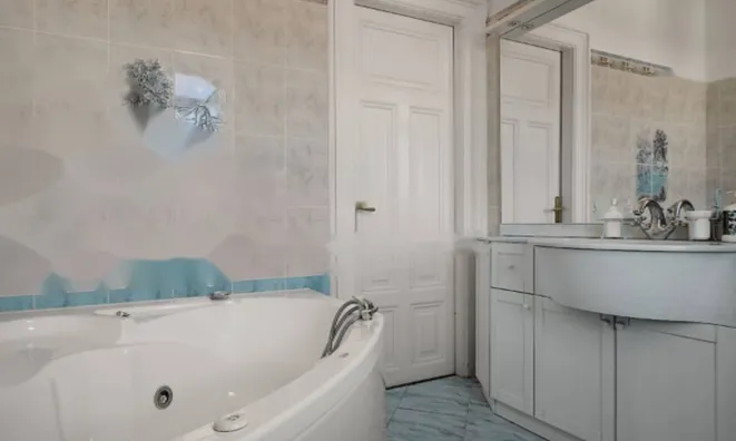 Недвижимость Квартира Второй Этаж, Центр: 21