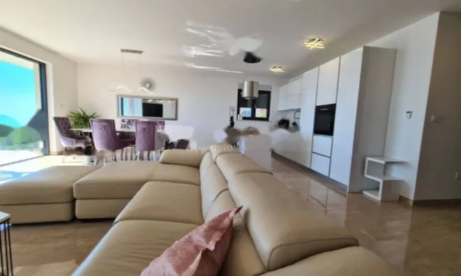 Недвижимость Семейный дом 250 м², новый: 2