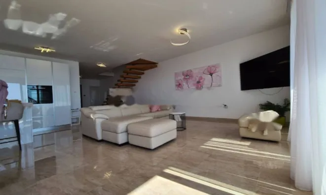 Недвижимость Семейный дом 250 м², новый: 6