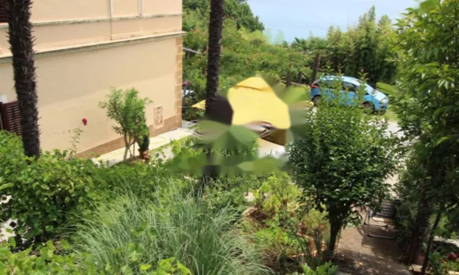 Недвижимость Трехкомнатная квартира в центре: 3