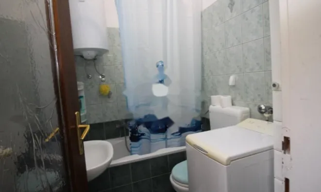 Недвижимость Трехкомнатная квартира в центре: 9