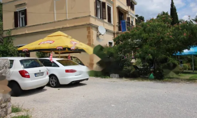 Недвижимость Трехкомнатная квартира в центре: 10