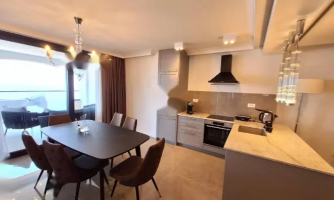 Недвижимость Трехкомнатная квартира Добреч: 2