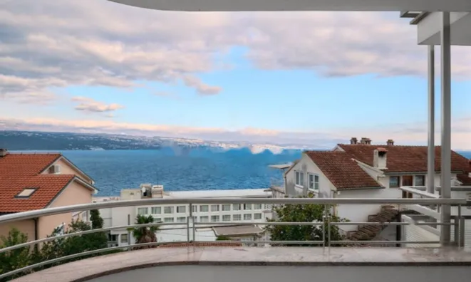 Недвижимость Трехкомнатная квартира в центре: 5