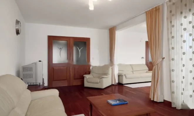 Недвижимость Трехкомнатная квартира в центре: 9