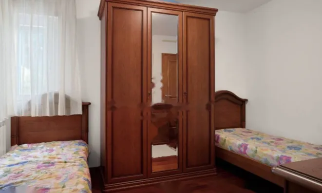 Недвижимость Трехкомнатная квартира в центре: 12