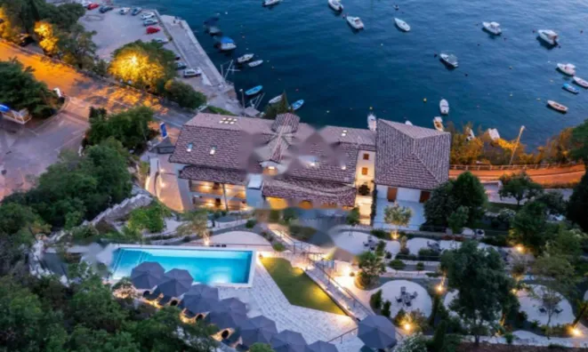 Недвижимость Трехкомнатная квартира в Центре: 1