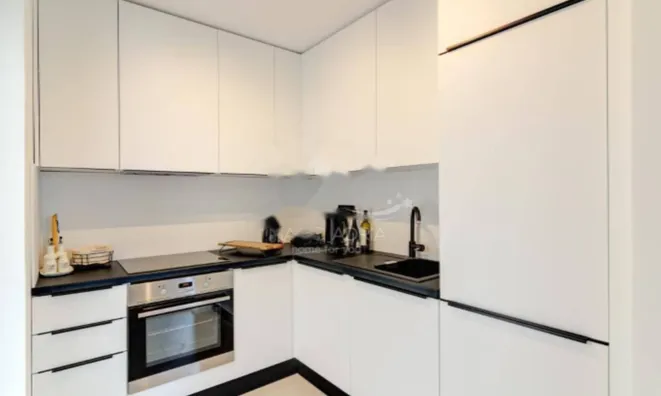 Недвижимость Трехкомнатная квартира в Центре: 13