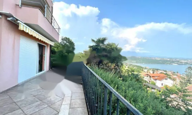 Недвижимость Трехкомнатная квартира Центр: 3