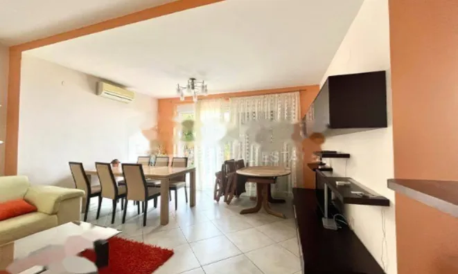 Недвижимость Трехкомнатная квартира Центр: 10