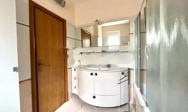 Недвижимость Трехкомнатная квартира Центр: 16