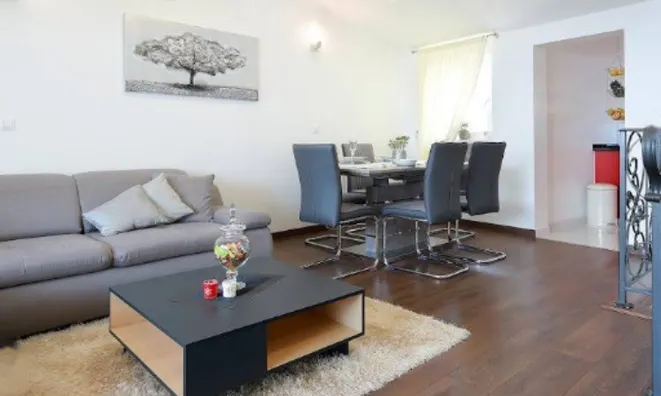 Недвижимость Двухкомнатная квартира Поляне: 5