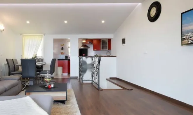 Недвижимость Двухкомнатная квартира Поляне: 7