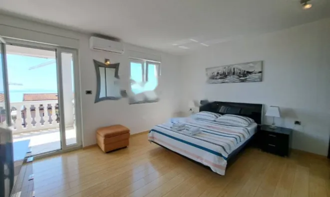 Недвижимость Четырехкомнатная квартира, Опатия: 17