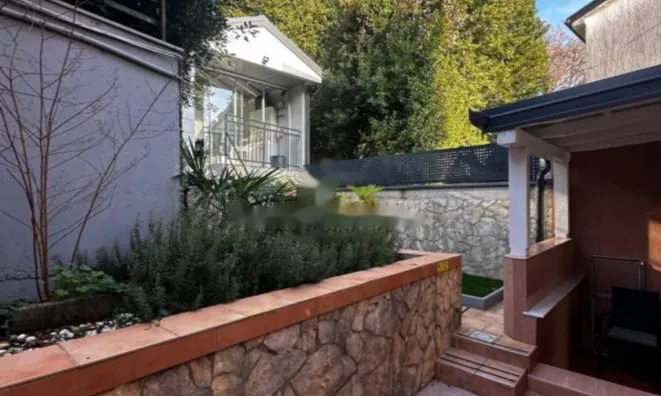 Недвижимость Трехкомнатная квартира в центре Опатии: 13