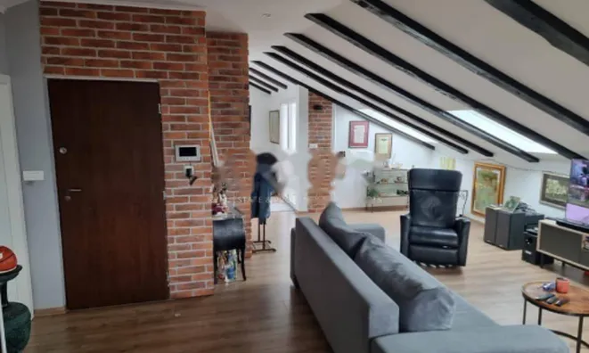 Недвижимость Двухкомнатная квартира в центре: 1