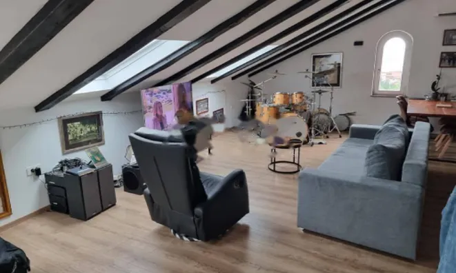 Недвижимость Двухкомнатная квартира в центре: 3