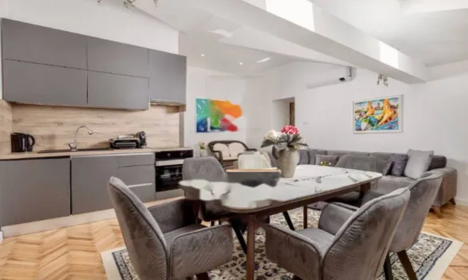 Недвижимость Трехкомнатная квартира Центр: 4