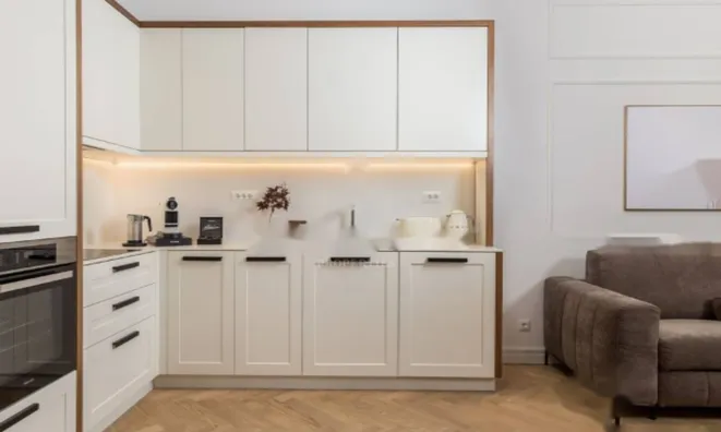 Недвижимость Квартира с тремя комнатами, центр: 7