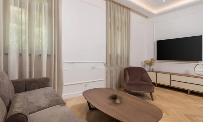 Недвижимость Квартира с тремя комнатами, центр: 8