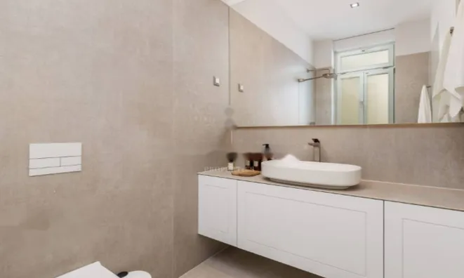 Недвижимость Квартира с тремя комнатами, центр: 14