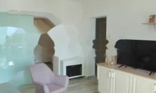 Недвижимость Двухкомнатная квартира в центре: 3