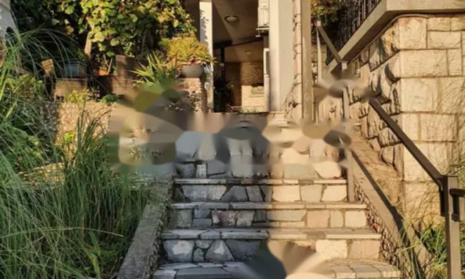 Недвижимость Двухкомнатная квартира в центре: 11