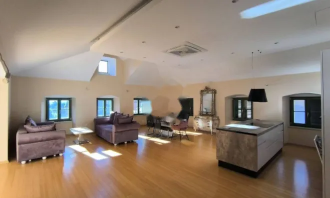 Недвижимость Четырехкомнатная квартира: 1