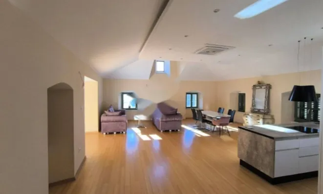 Недвижимость Четырехкомнатная квартира: 3