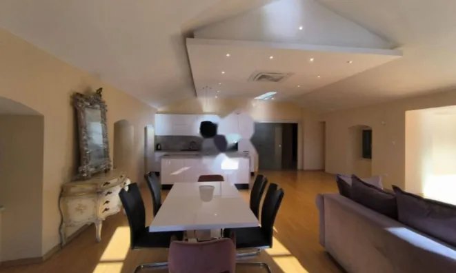 Недвижимость Четырехкомнатная квартира: 4