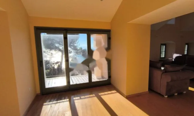 Недвижимость Четырехкомнатная квартира: 9