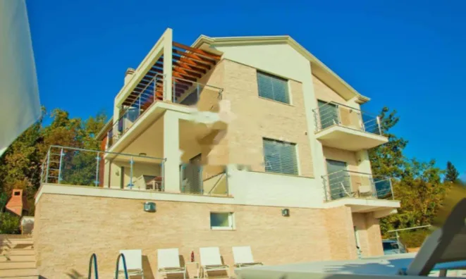 Недвижимость Семейный дом в Поляне: 110