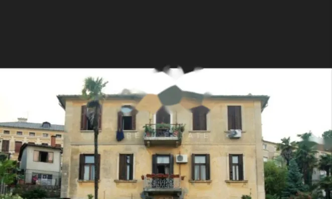 Недвижимость Трехкомнатная квартира в центре: 4