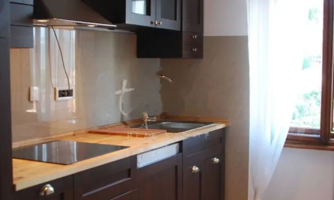 Недвижимость Трехкомнатная квартира в центре: 5