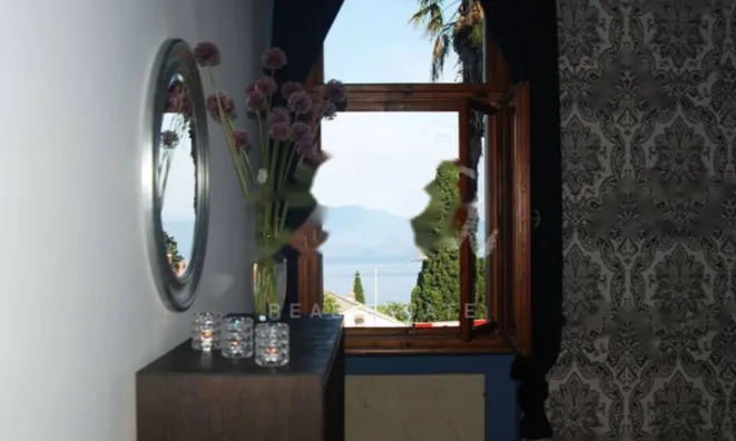 Недвижимость Трехкомнатная квартира в центре: 11